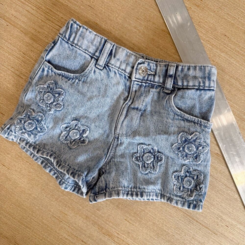 Zara Kids Floral Appliqué Denim Shorts – 4Y